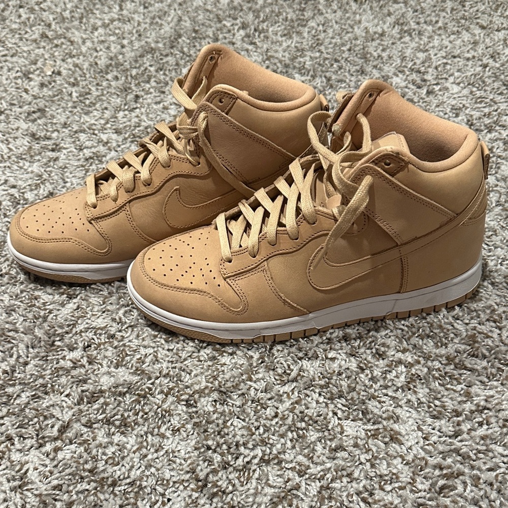 Nike women’s  High-Top dunk premium Sneakers in vachetta/Tan